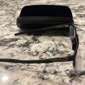 Oakley - metal link eye glasses